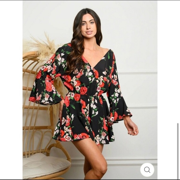 Bell sleeve surplice romper - Picture 4 of 5